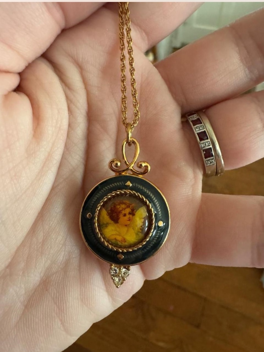 Vintage Nina Ricci Avon Locket Necklace Angel Pendant Gold Tone 16-19” Chain